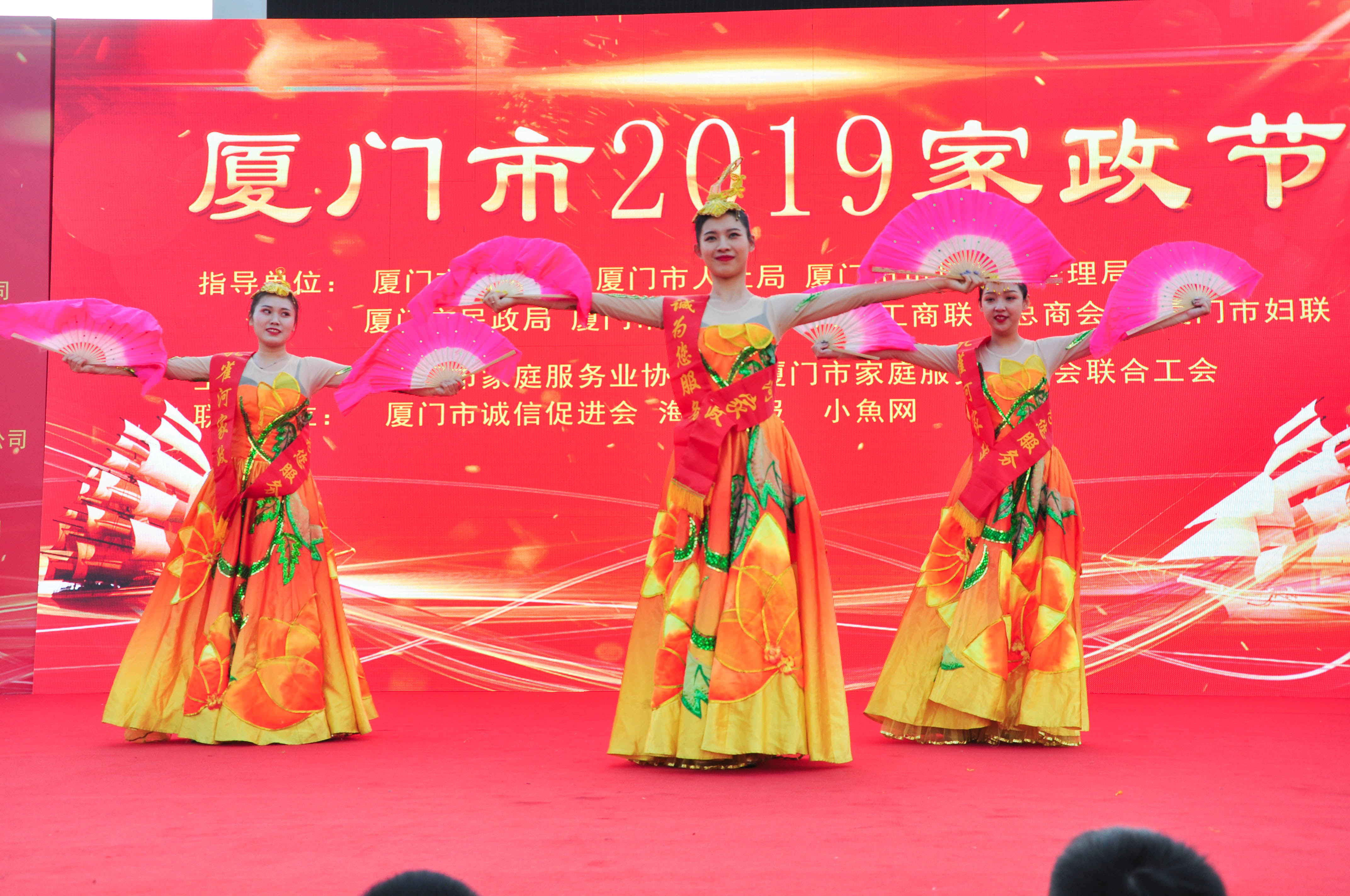 �g��Ц�Z(y��)��һ����ʮ�˰���ˇ�R�ψ�(ch��ng)������ȸ�������B�T�е����ü�����(ji��)