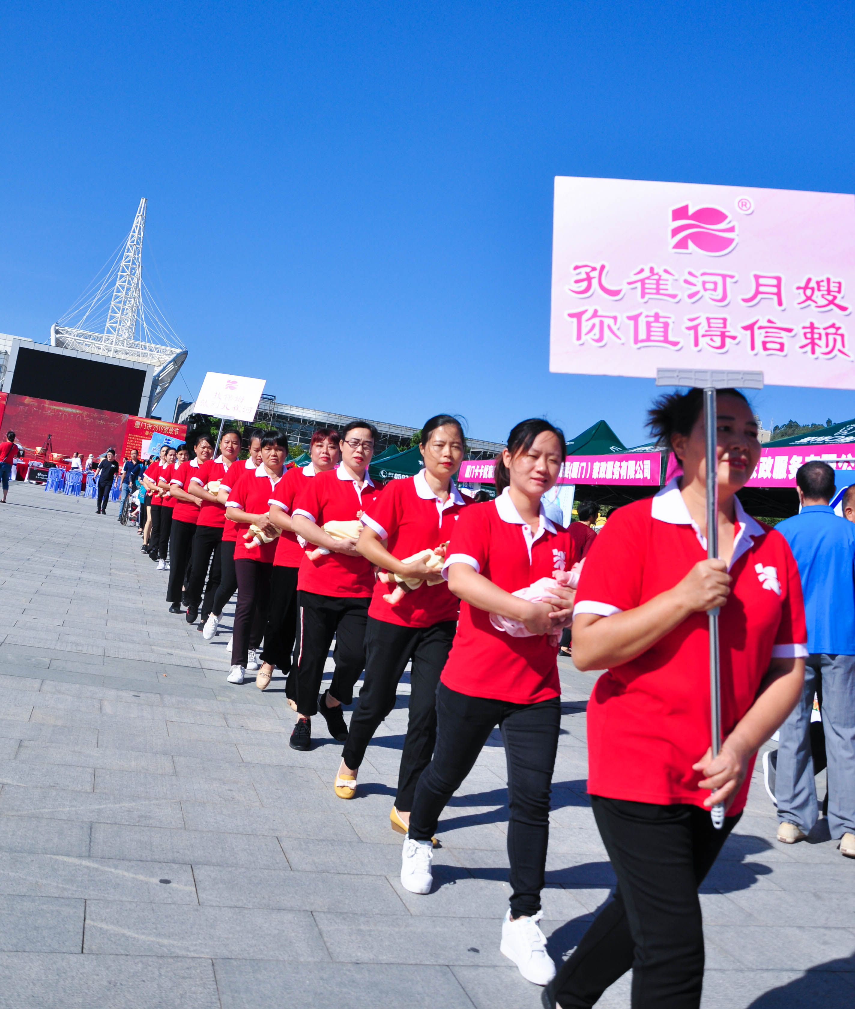 �g��Ц�Z(y��)��һ����ʮ�˰���ˇ�R�ψ�(ch��ng)������ȸ�������B�T�е����ü�����(ji��)