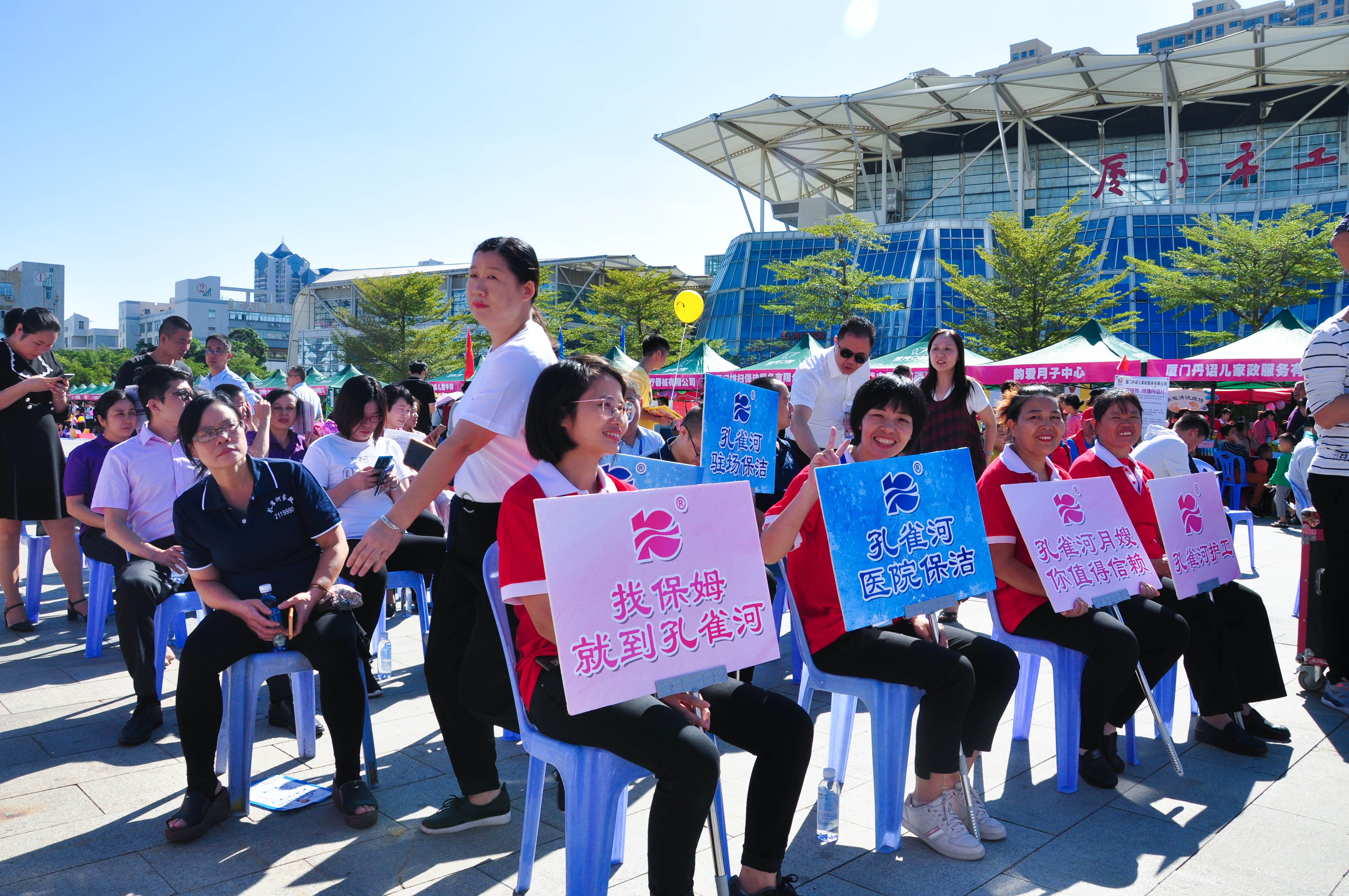 �g��Ц�Z(y��)��һ����ʮ�˰���ˇ�R�ψ�(ch��ng)������ȸ�������B�T�е����ü�����(ji��)