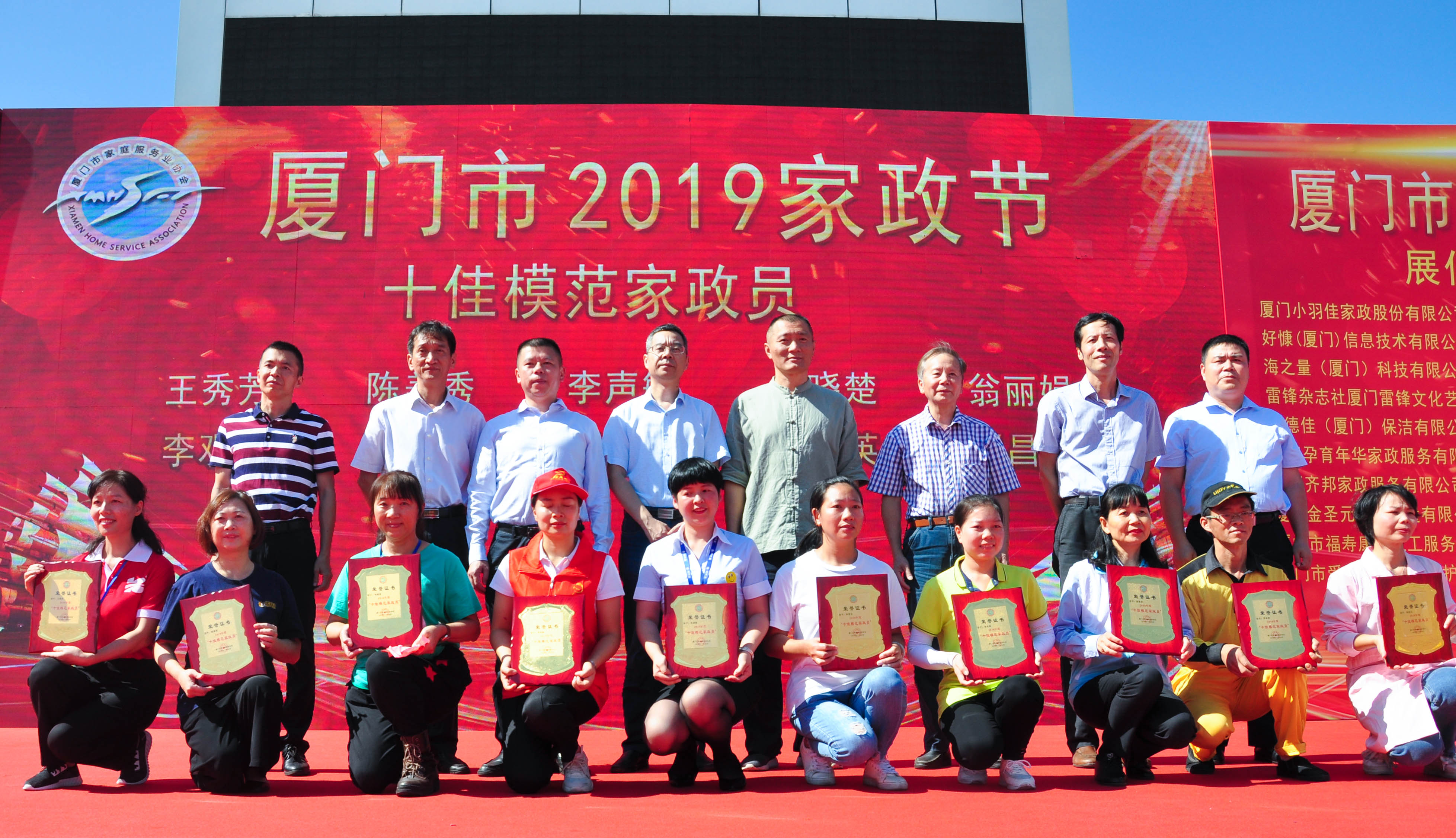 �g��Ц�Z(y��)��һ�ã�ʮ�˰���ˇ�R�ψ�(ch��ng)������ȸ�������B�T�е����ü�����(ji��)