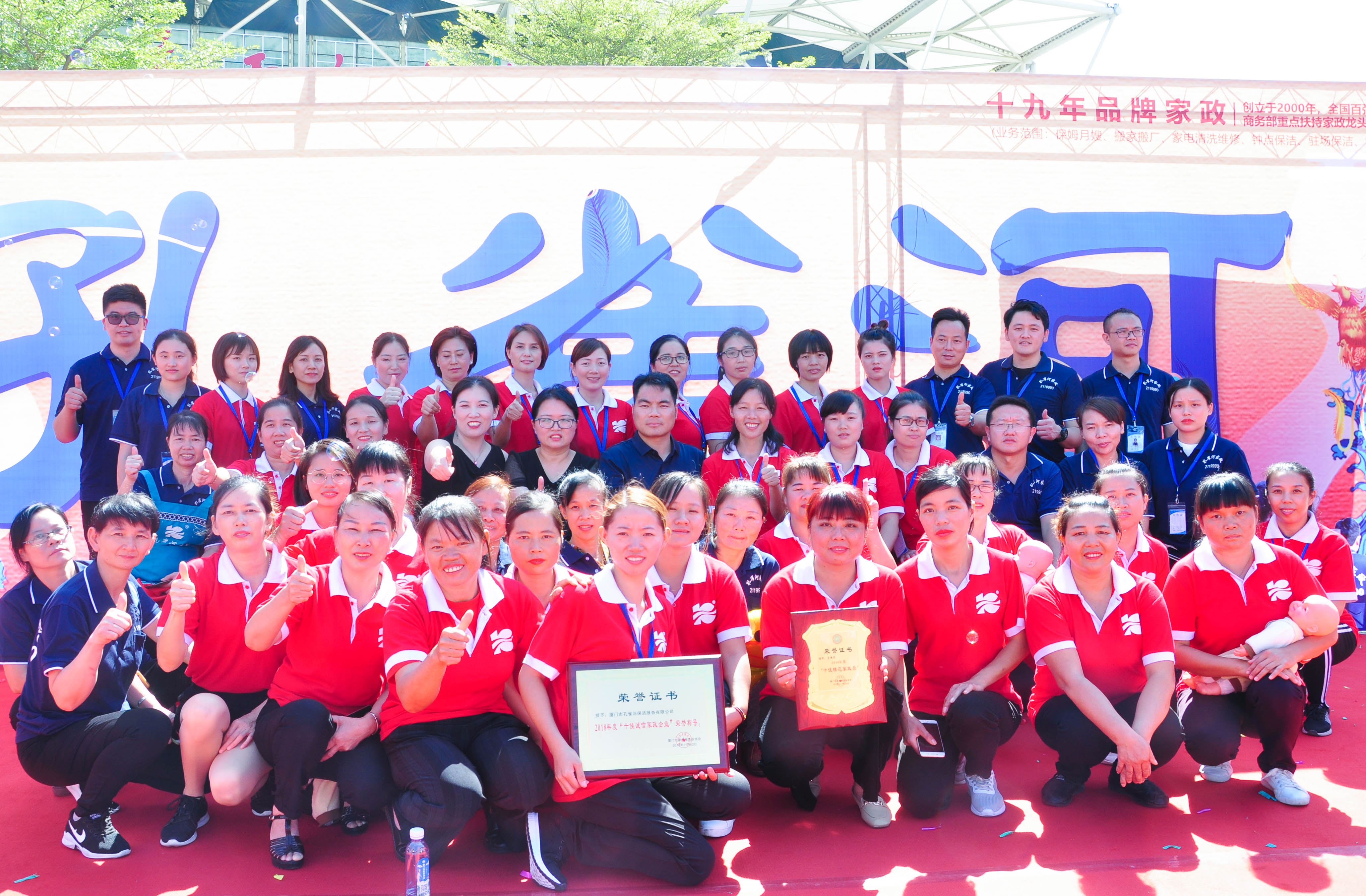 �g��Ц�Z(y��)��һ����ʮ�˰���ˇ�R�ψ�(ch��ng)������ȸ�������B�T�е����ü�����(ji��)